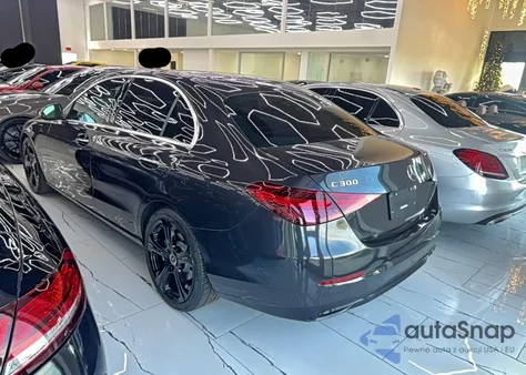 2023 Mercedes-Benz C 300 z USA, uszkodzony, nr VIN W1KAF4GB3PR076485